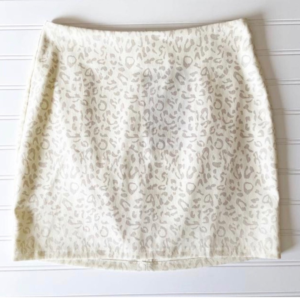 LeLis cream cheetah print skirt - small